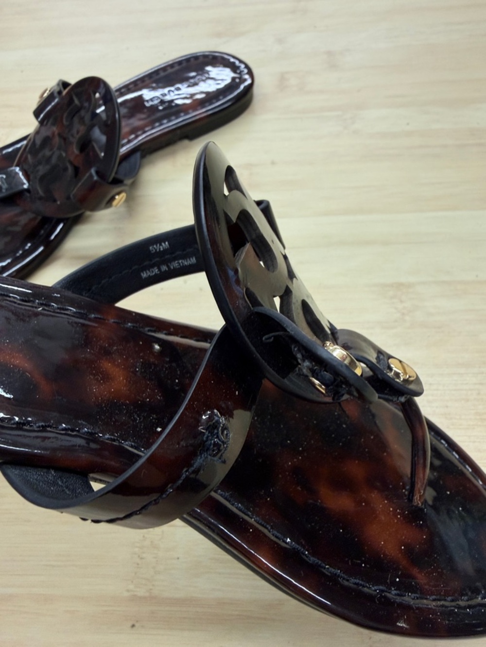 Tear Tory Burch Dark Tortoiseshell Miller Jelly Sandals sz 5.5 - Picture 2 of 6